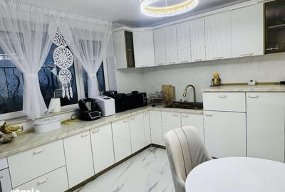 Casă cu 5 camere cu Teren 300 Mp în Codlea