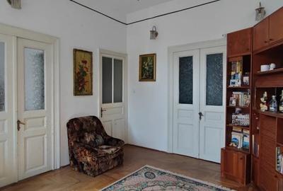 Casă cu 6 camere cu Teren 1250 Mp în Central - 3