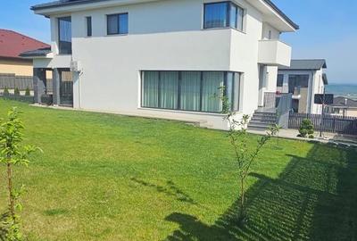 Casă cu 4 camere cu Teren 800 Mp în Dezmir