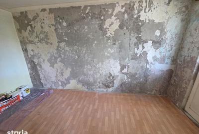 Apartament cu 3 camere semidecomandat în Micro 6 - 6