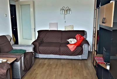 Apartament cu 2 camere decomandat în Republicii