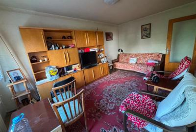 Apartament cu 3 camere decomandat în Drumul Taberei