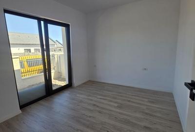 Casă cu 3 camere în Ciupercenii Noi