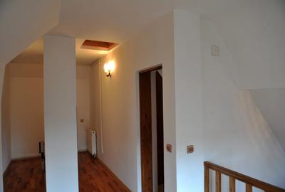 Casă individuală cu 7 camere cu Canalizare în Central - 18