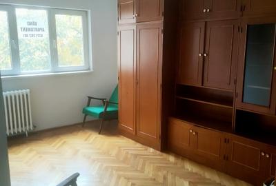 Apartament cu 3 camere decomandat în Dâmbu Pietros