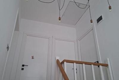 Casă cu 4 camere cu Teren 130 Mp în Malu Mare