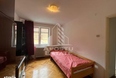 Apartament cu 3 camere semidecomandat în Tipografilor