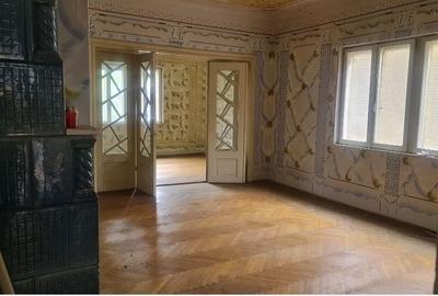 Casă cu 4 camere în Central - 1