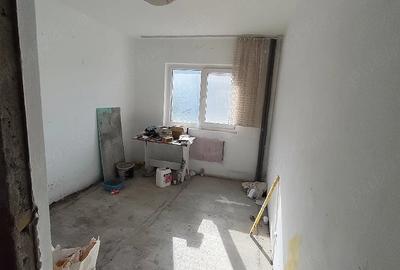 Apartament cu 3 camere decomandat în Drăgășani - 2