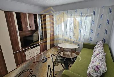 Apartament cu 3 camere decomandat, mobilat în Între Lacuri