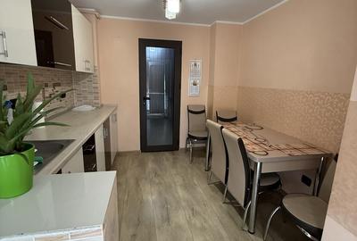 Apartament cu 2 camere decomandat în Micro 20
