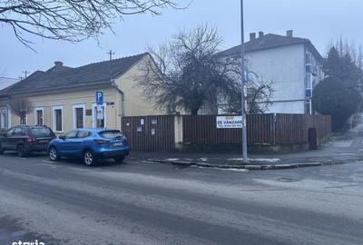 Casă cu 3 camere cu Teren 356 Mp în Central - 1