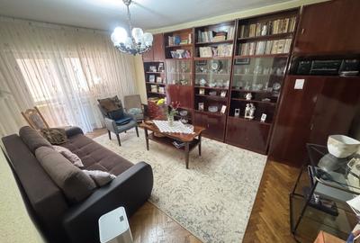 Apartament cu 3 camere decomandat, mobilat în Delfinariu