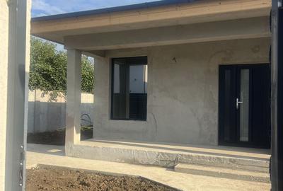 Casă cu 3 camere cu Teren 450 Mp în Vânători