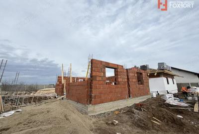Casă cu 3 camere cu Teren 330 Mp în Sânandrei