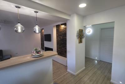 Apartament cu 3 camere decomandat în Central