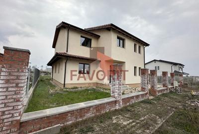 Casă individuală cu 4 camere cu Canalizare în Săcălaz