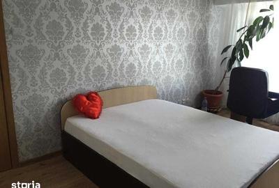 Apartament cu 3 camere decomandat în Independenței