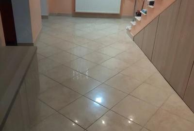 Casă cu Teren 1000 Mp în Central