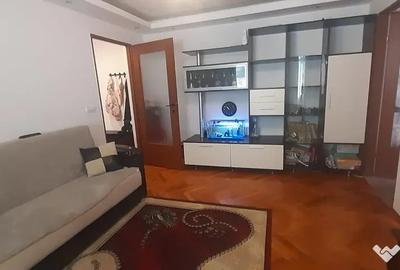 Apartament cu 3 camere semidecomandat în Central