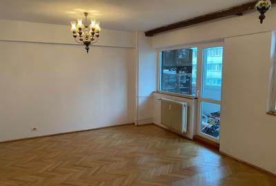 Apartament cu 3 camere decomandat în Dorobanți
