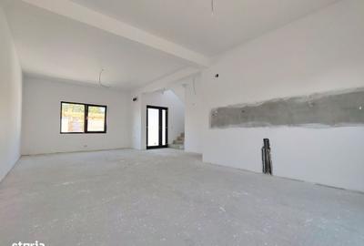 Casă cu 4 camere în Lumina