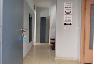 Casă cu 4 camere cu Canalizare în Central - 2