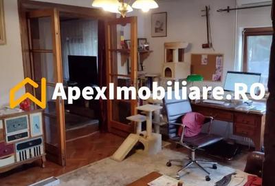 Apartament cu 4 camere semidecomandat în Central - 1