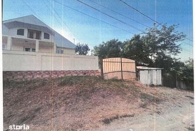 Casă cu 4 camere cu Teren 1676 Mp în Pădureni