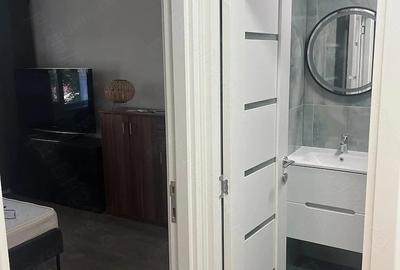 Apartament cu 3 camere semidecomandat în Soarelui