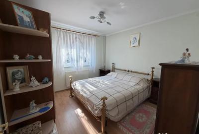 Apartament cu 4 camere decomandat în Central
