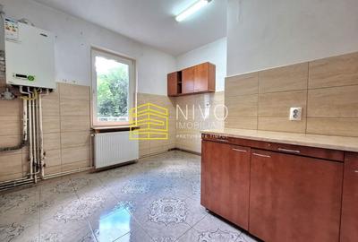 Apartament cu 3 camere decomandat în Tudor