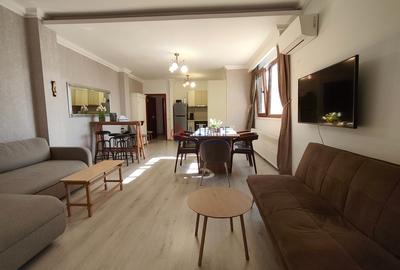 Apartament cu 3 camere semidecomandat în Peninsula