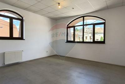 Spațiu comercial, de 190 mp, în Central - 16