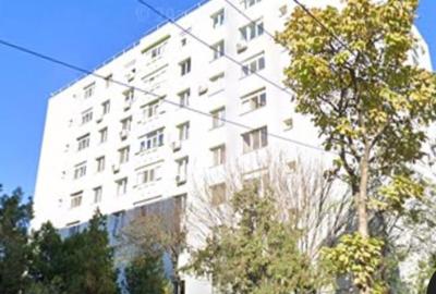Apartament cu 3 camere semidecomandat în Colentina