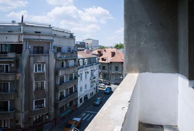 Garsonieră decomandată în Universitate