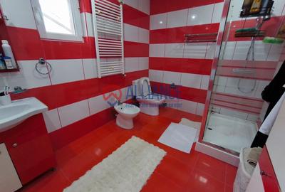 Casă cu 10 camere decomandat cu Canalizare în CET - 6