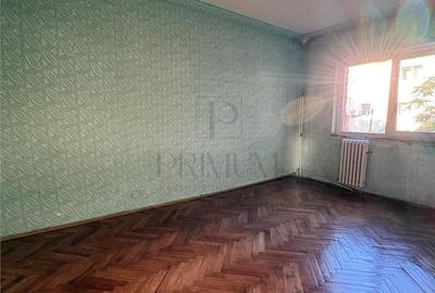 Apartament cu 3 camere semidecomandat în Est
