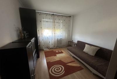 Apartament cu 3 camere semidecomandat în Lotus