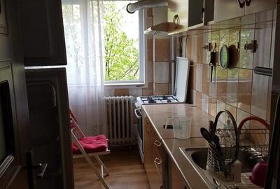 Apartament cu 3 camere decomandat în Drumul Taberei