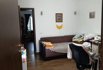 Casă cu 6 camere cu Teren 428 Mp în Central