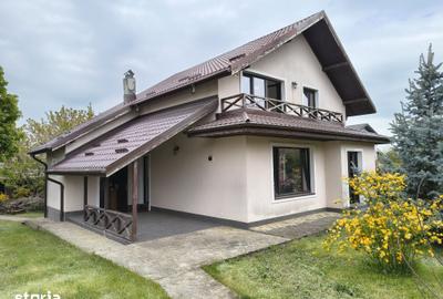 Casă cu 4 camere cu Teren 457 Mp în Central