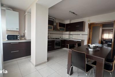 Apartament cu 3 camere decomandat în Intim