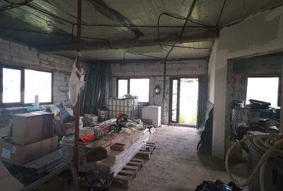 Casă individuală cu 5 camere cu Teren 2400 Mp în Central - 2