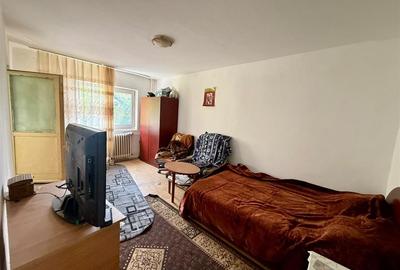 Apartament cu 2 camere decomandat în Podul de Fier
