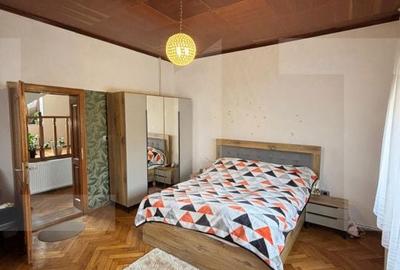 Casă cu 7 camere cu Teren 393 Mp în Central - 1