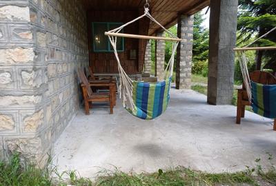 Casă individuală cu 8 camere cu Canalizare în Nistorești - 2