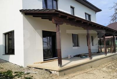 Casă individuală cu 4 camere cu Canalizare în Nord