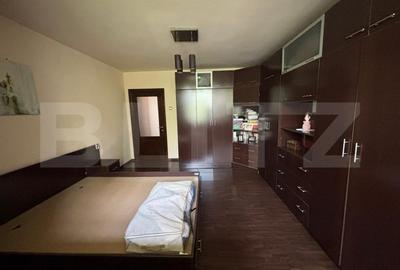 Apartament cu 3 camere decomandat, mobilat în Cina