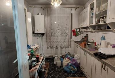 Apartament cu 3 camere decomandat în Progresul